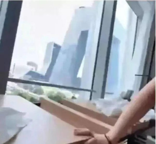 华霖资本 男人不露脸，女友为什么还同意拍下小视频？